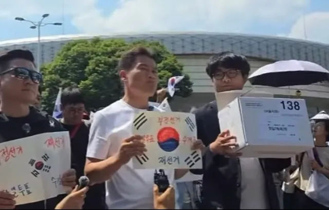 실시간 ‘올공’ 속보 

전한길 쌤이 이번에 법원 판결로 증거 보존 명령이 인용됬지만, 확보하지 못했다고 하던 

그 1900표 짜리 원본 투표