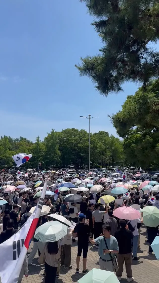 인간적으로 음향지원좀 해주시지
ㅜㅜ 누가 오셔도 잘 안들려요~~
#재선거 #잠실민주화운동