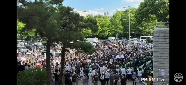Meta에선 이미 한국 철수 언급했습니다.
그때가 되면 인스타 스레드 페이스북 못 씁니다.
이대로 가다간 나라도 자유도 사라집니다.
숨지 마세요