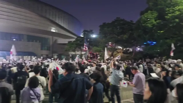 부정선거 구호때문에 사람이 줄었다고?
 그냥 출근한거야