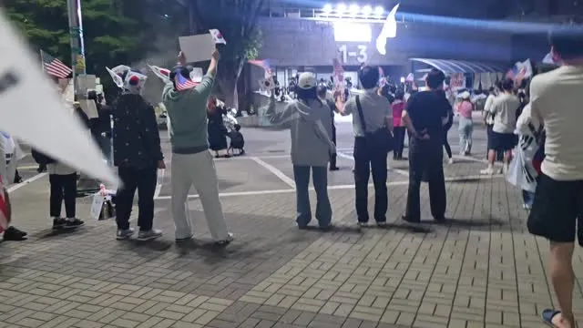 체력이슈와 오전스케쥴로 먼저 갑니다~~
남아계신분들 감사하고 죄송합니다🇰🇷🫡
(오늘도 눈물참다 가요🥹)