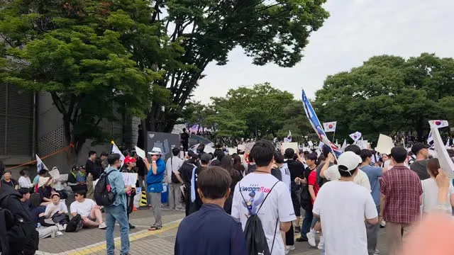 방금막 나왔습니다 중3인지라 시험공부 하러 가야되서 더남아 힘쓰고 싶었지만 죄송합니다  남으신 분들 화이팅하시고 감사합니다