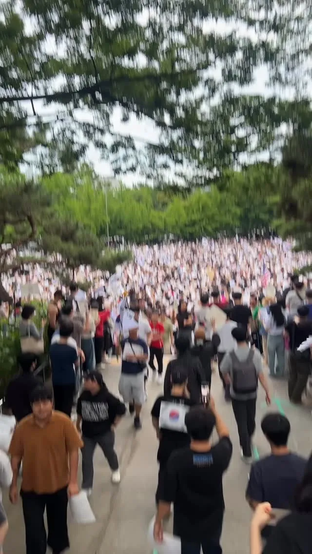 태극기랑 종이, 펜들고 잠실 도착