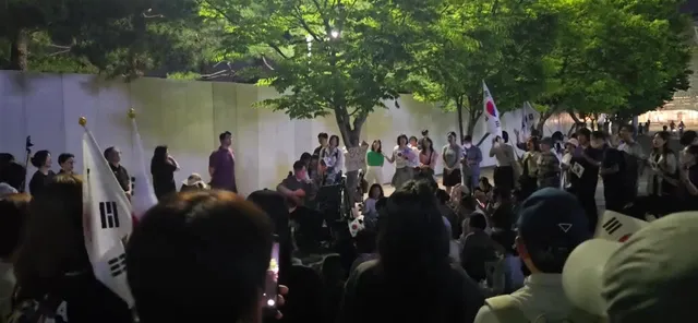 올림픽공원 6일차 방문 
주님
이곳에 오셔서 이곳에 앉으소서 
숭거리당당 목사님 
예배
찬양
기도