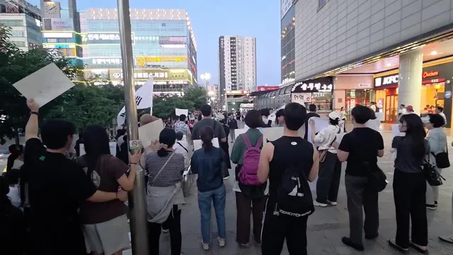 부평도 모였습니다 전국적으로 들고 일어나네요
부평역 앞으로 모이세요!!