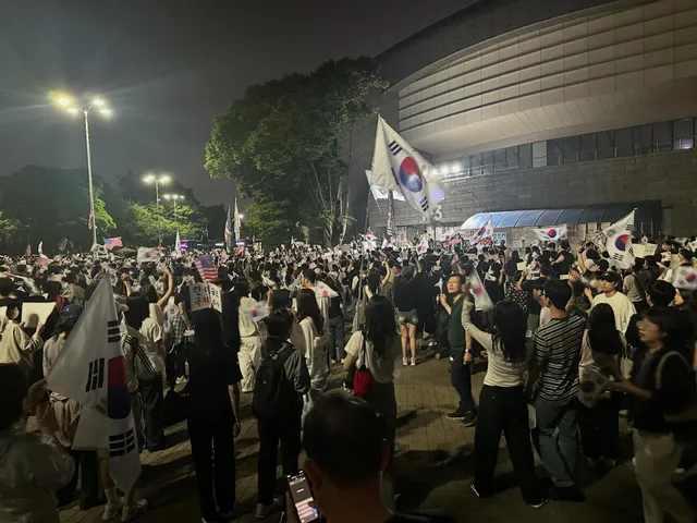 월드컵 첫 경기를 이겼는데 왜 기쁘지 않을까?
거리 응원 열정 만큼 잠실에도 가주었으면..
종일 올공 생각 뿐인건 나만 그런가?