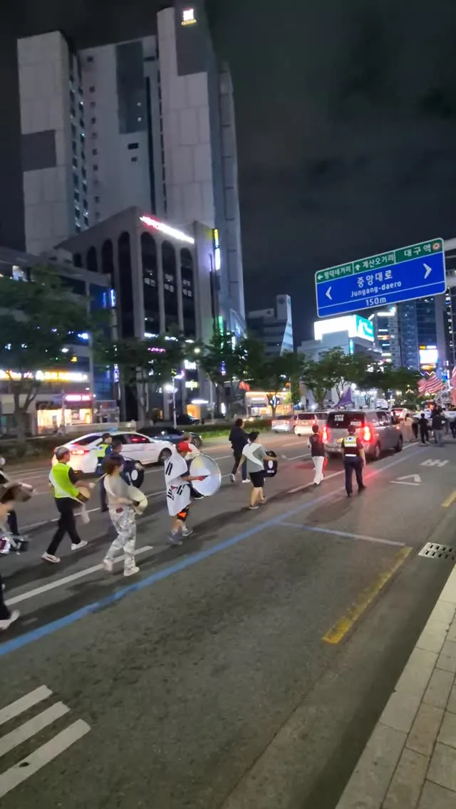 언론엔 절대 안나올 6월12일 금요일
대구민주화운동
대구사람들 진짜 무섭습니다.
추경호 뽑히고 나발이고 모르겠고 
잘못됬으니까 다시해 마인드입니