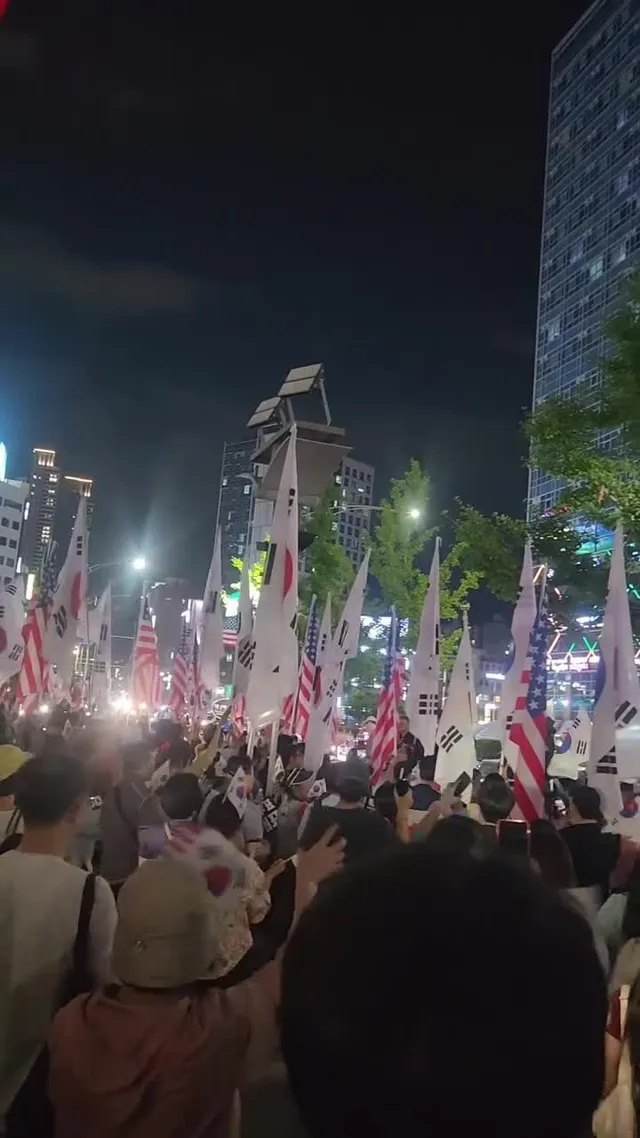 금일 동성로 부정선거 집회 다녀왔습니다.
오늘따라 뭔가 애국가가 너무 아름답게 들려서
올립니다. 너무 청아하지 않나요