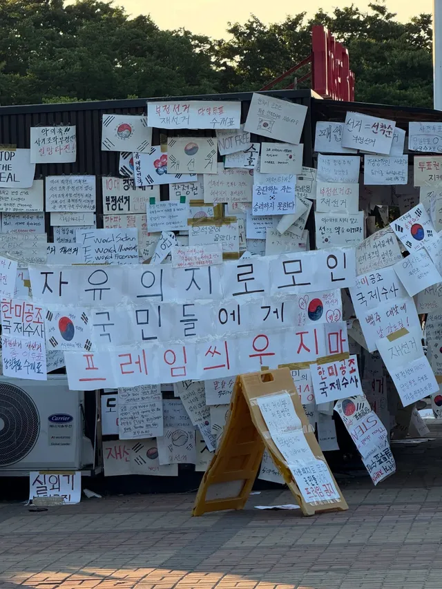 진짜 게시글 숫자가 왜 사라지지..? 
아까 저녁시간만해도 1만개였는데 5천개 됐네 지금..?