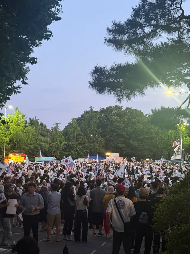 올림픽공원 갈지말지 고민하시는 분들은 꼭 ..!
다녀오라고 말해주고 싶어서 올리는 글이에요
혼밥도 못하는 극 I는 
잠실까지 멀기도 하고 같이 