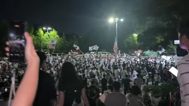 퇴근하고 짬내서 왔어 ❤️💙🖤🤍🇰🇷

#올림픽공원 #올공 #대한민국