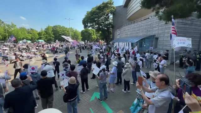재투표 cbdc 로 가는 지름길임
저들 계획에 어차피 선관위 버릴 카드였음
근데 저들이 너네가 원하는거지? ㅇㅋ 재투표 해줄게
전자투표 가자
전