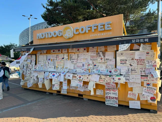 너무 화가 나서 일상 생활이 힘들 지경이야
일어나자마자 스레드 확인..
올공 가서 외치고 스레드 탐색밖에 못하는 나..
나는 이렇게 속이 너무 