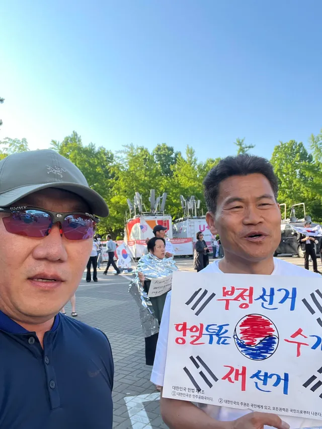 실시간 ‘올공‘ 현황

아… 공인 이신데 쌩얼 죄송합니다. 자연스럽게 찍으라 시고 안자연스러우심 !! 

아침부터 목소리 같이 내주심!