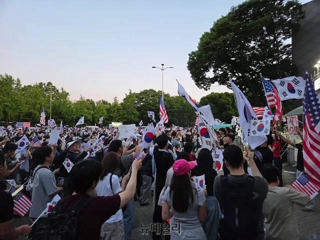 월드컵 열기에도 올림픽공원 향한 직장인들 … 한데 모여 "일 못하는 선...

"선거 시즌만 되면 선거관리위원회를 둘러싼 각종 이슈가 터졌는데,