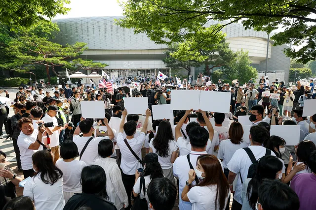 잠실 시위 아흐레째…스포츠 협회·페스티벌 관계자 ‘발 동동’ [사건...

6·3 지방선거 투표용지 부족 사태’로 잠실 올림픽공원 핸드볼경기장 