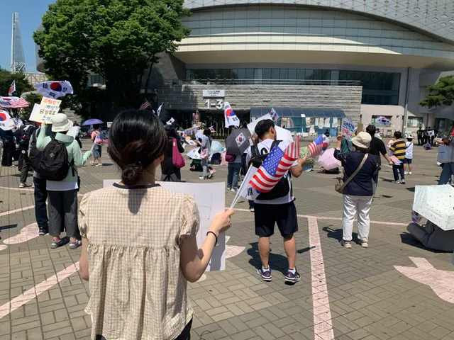 지난주에 비해
1-3외에는 외치는 목소리가 적어졌긴 합니다
날이 뜨거워서 그런거같아요
시간이 지날수록 점점 다시 늘어나고 있습니다