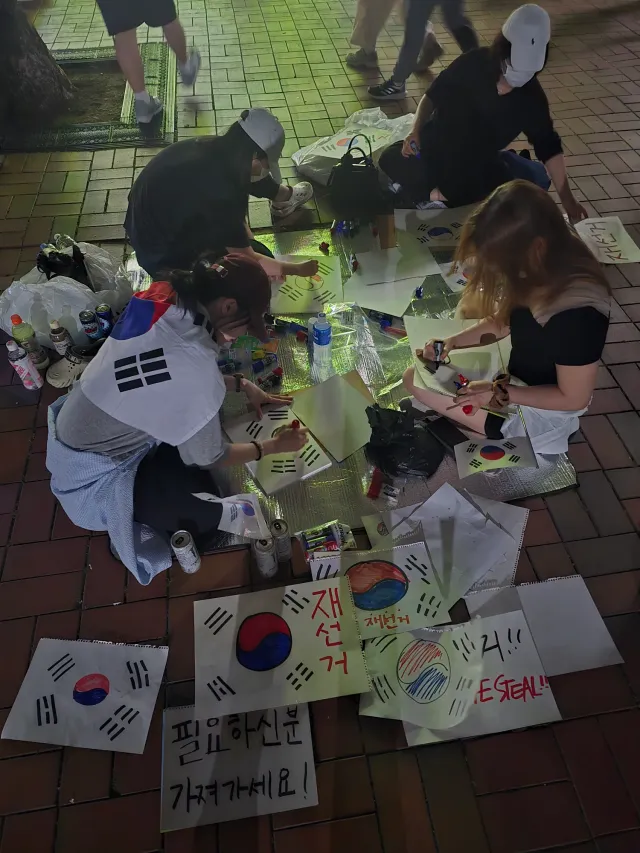 뭉클해지는 잠실 올공..
역사적인 장소로 교과서에 실리지 않을까?