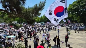[현장] '잠실 개표소 집회' 주말 들어 다시 확산… 오전부터 2030물결 이...

[천지일보= 배은정 기자] “부정선거 재선거!” “당일투표