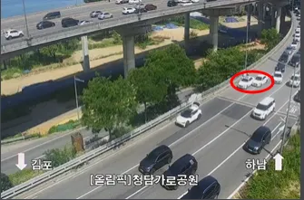 올림픽대로 (김포방향) 잠실대교 - 청담대교 구간 승용차 사고로 인해 4차로 통제 중 입니다. 참고하시고 안전운전 하시기 바랍니다. https:
