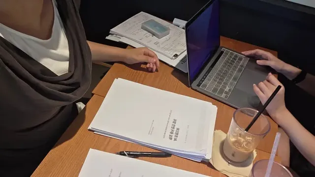 @speciai.kr 
올공 파스쿠찌에서 바이브코딩 함께하고 있다~! 
최근 ai 근황 얘기랑 사업 관련해서 조언도 듣고 있는데
넘 재밌다 ㅎㅎ