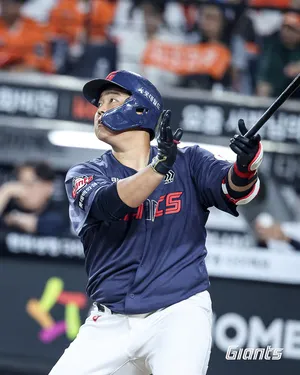 '옆구리 부상' 한동희 2루타 폭발! 드디어 기지개 켰다 → 이르면 다음...

[스포티비뉴스=박승환 기자] 옆구리 부상으로 전열에서 이탈해 있