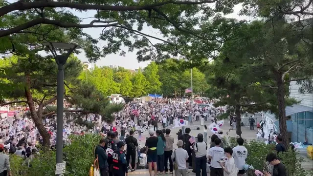 잠실 실시간 
불의를 보고 젋은이들이 일어나지 않으면 나라에 희망이 없다
-이승만-