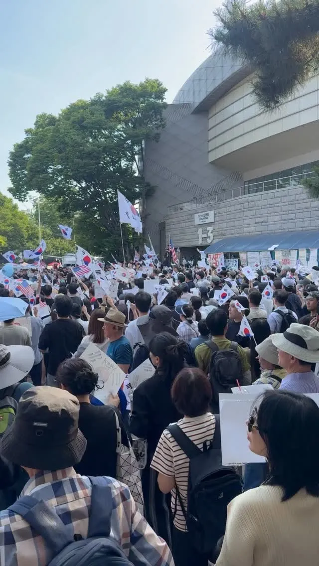 사람은 많은데 왜 이렇게 화력이 부족하지?
재선거만 외쳤을때 진짜 화력 엄청났는데..

진빠진거때문에 그런가? 
부정선거 외쳐서 그런가?
밤이 