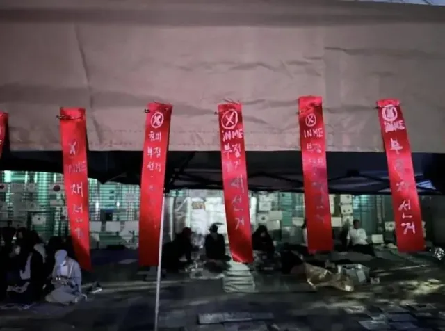 이거 제발 퍼트려 줘.
잠실 올림픽경기장 빨간리본
중공산하 이재명 정부의 화재테러 예고니까
현장에 있는 사람들은 절대로 절 대 로!!!
경기장 