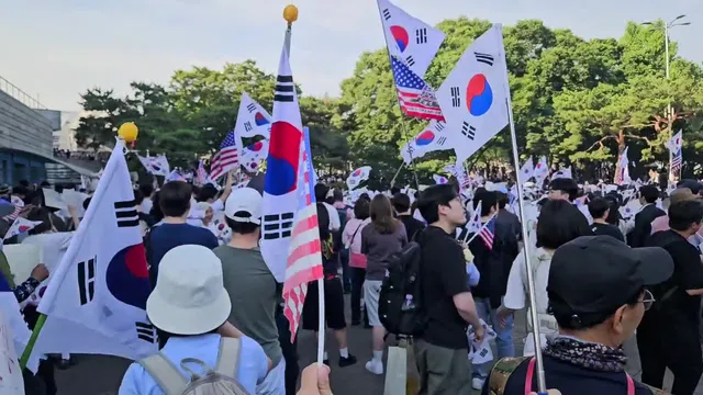 18시 현재 올림픽 공원
아무일도 없다 이거에요~
경찰이 대거 투입되었다니 뭐라니 
불안감조성하지말라 이거에요~
부정선거🎶재선거🎶당일투표🎶