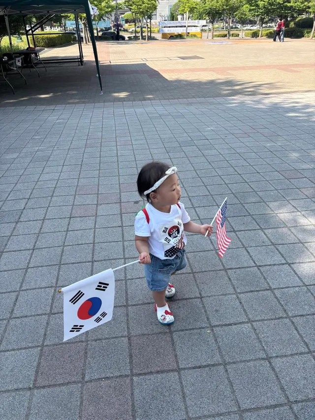 이도랑 멸공티 커플로입고 수원 부정선거 재선거 집회🇰🇷
이도랑 매주 함께 해야겠어요!!! 
오늘 사람은 많이 없었지만 점점더 많아지기를..❤