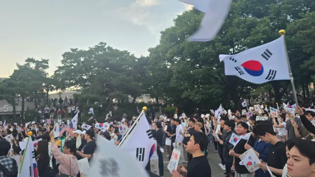 잠실 실시간 현황 
앞쪽에 있다보니 다담지를 못함.
다같이 동참 해주세요!