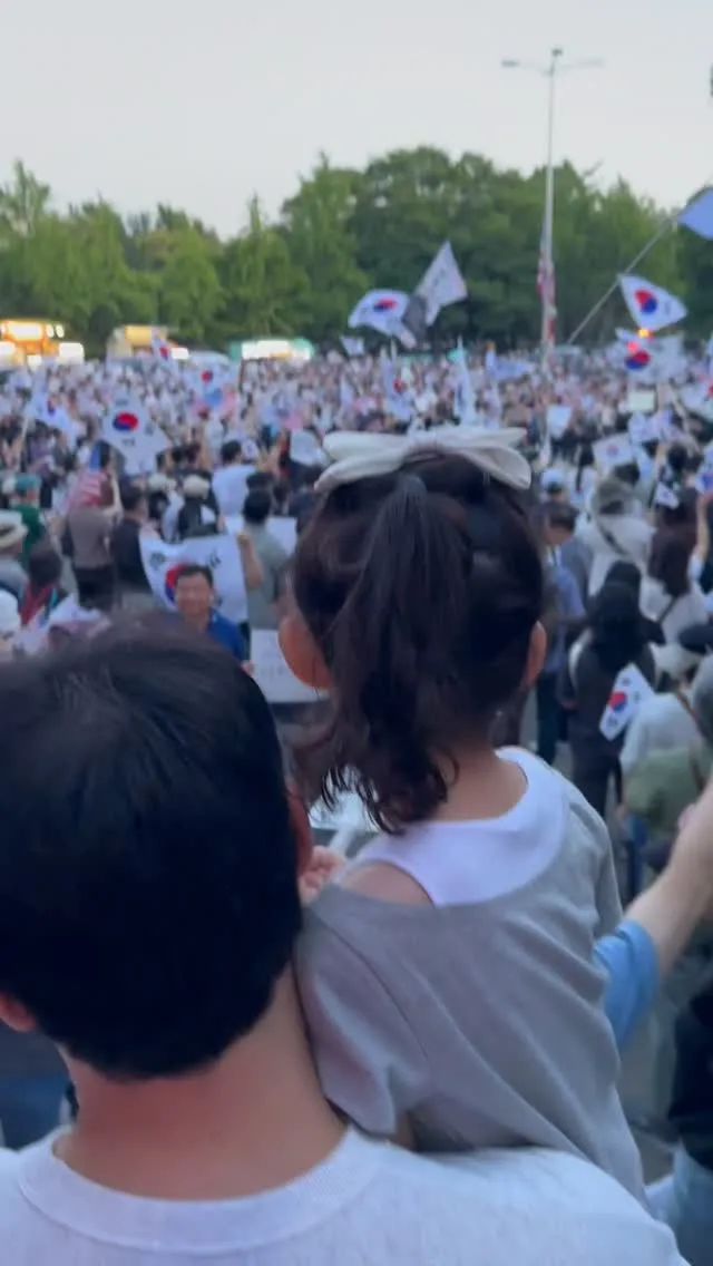6살 딸이랑
나라 지키려고 왔어