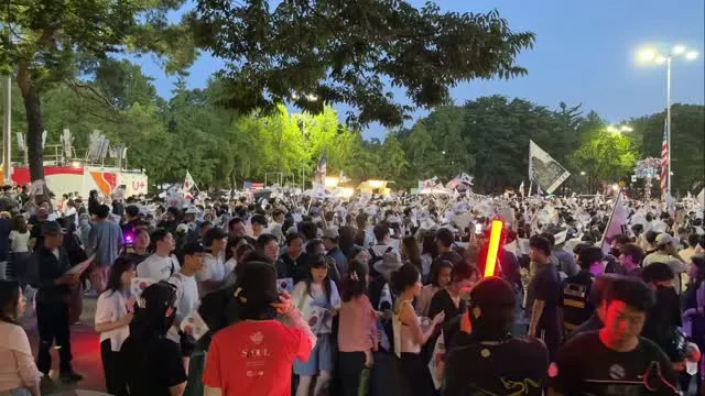 태극기만 들어도 ’극우‘ 소리 듣는 미친 요즘..

태극기 가득한 올공… 
소름 돋을 정도로 감동 😭