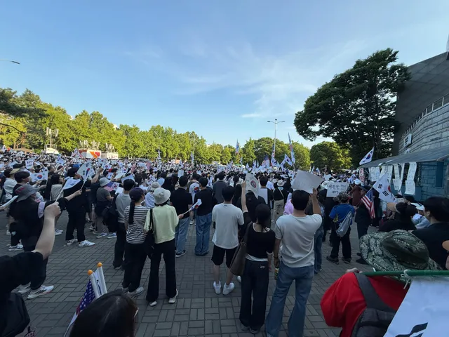 현시각 올공인파 열기 장난없음
ㅠㅠㅠㅠㅠㅠㅠㅠㅠㅠㅠㅠㅠㅠ
시간만나면 다녀오려고해요
소리지르는이상한 아저씨한분있는데 (민주당확신)
다들 주변에서 
