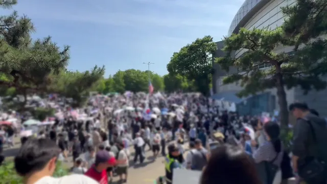 주말에도 잠실 개표소 시위..."부정선거" 주장

주말에도 서울 잠실 개표소 봉쇄 시위는 계속됐습니다.현장에서는 평일에 이어 부정선거 의혹을 주