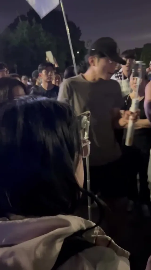 실시간 ‘올공’ 현황

진짜 사건사고 많아 !!

좀전엔 “재선거”만 구호 하자는 여성분 달려가서 말도 안통함 !! ㅜㅜ 

참 평화집회 리더 