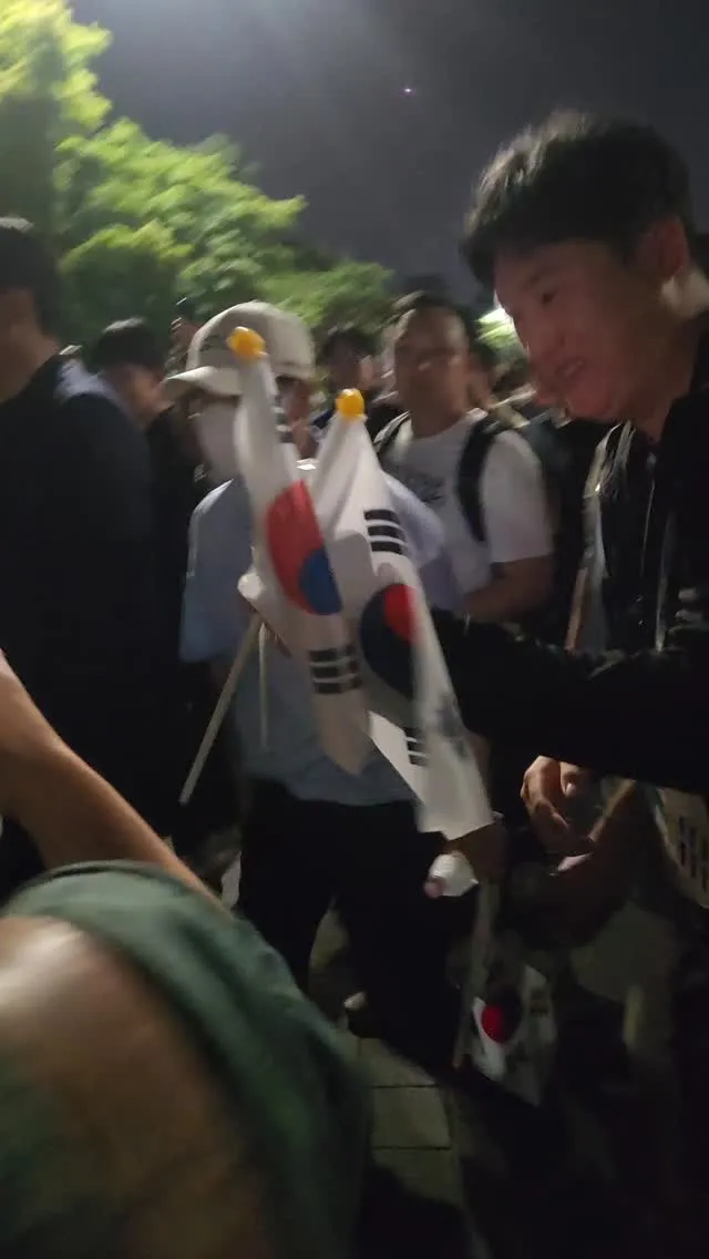 이렇게 가리고 오셔도 다 알아봄ㅋㅋㅋㅋ
장대표님 끝까지 싸워주십쇼!!!!!