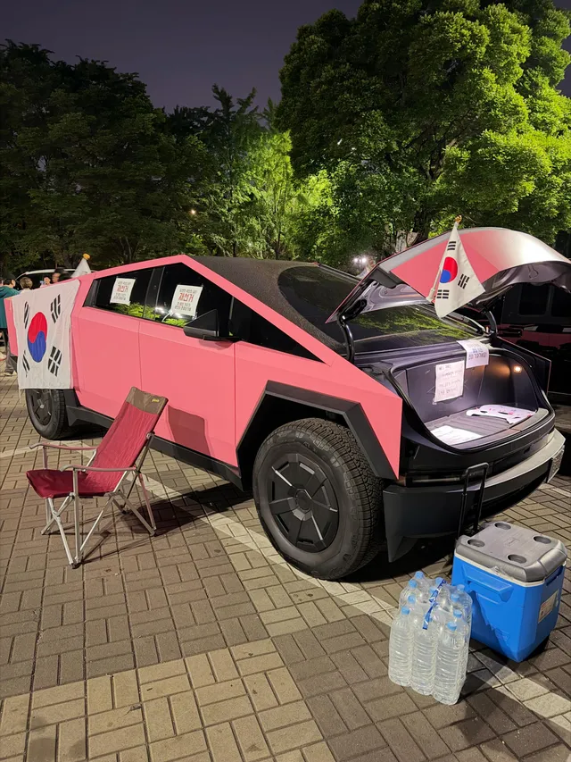 올공
어르신들과 거지밖에 없다고
선동하는 빨갱이들아

멸공바흐랑 멸공 사이버트럭 맛보고 가라

팩트
- 미남미녀 청년이 젤많음
- 이쁜 강아지 