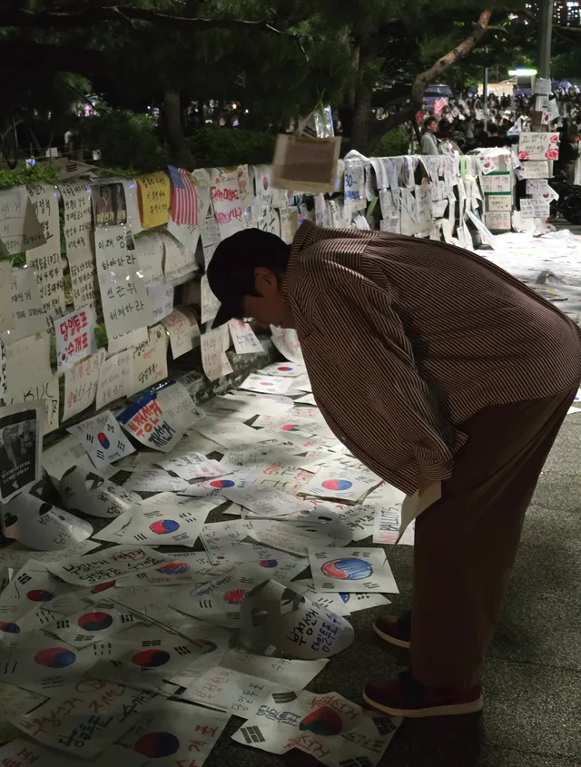 분노와 감동이 뒤섞인 잠실.

침묵하는 주류 언론과 
동력이 끊기기만을 바라는 기득권.
하지만 시민들의 눈빛은 
여기가 시작임을 말하고 있습니다