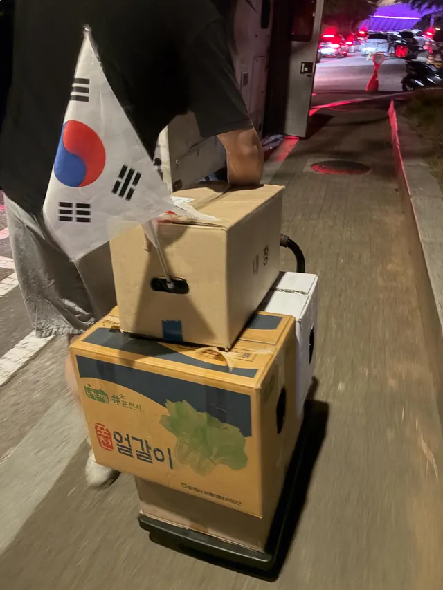 오늘 잠실 사람 정말많았네요!
저는 내일 영업을 위해 다시 수원으로..

작은 가게에서 영업도하면서 준비하다보니
많은 양은 준비못했습니다..

