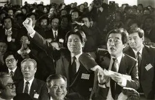 젊은 노무현이 지금 살고 있다면
송파에서 이렇게 외칠 것 같다. 

“참정권이 박탈당했습니다. 재투표 해야합니다. 선관위는 전원 사퇴하십시오.“