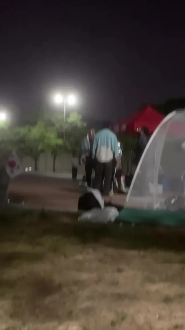 카메라고장.. 현재 2-3 앞에 분탕있습니다 
처리반오실분…?! 올공 잠실 !!