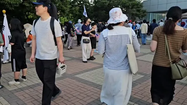 한마음 한뜻으로 외쳐요
잠실 화력 대단해요
올공에 수많은 자원봉사자분들
감사합니다 ♡
구미 국빈대반점 짜장면 맛이 예술이에요~