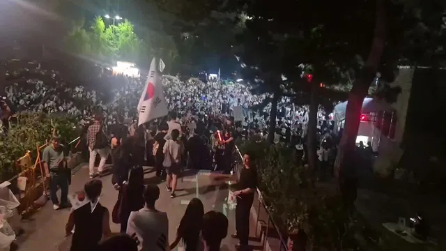 애국자들이 얼마나 많은지 눈물이 핑😢😢
여긴여 우리끼리 알아서 남녀노소 잘 모이고 있어요. 

구호가 마음에 안 들어서~부실이 아니고 부정이
