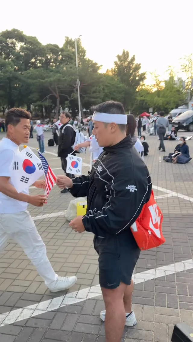 올공 잠실올림픽공원 밤샘중 🔥🔥🔥 뜨겁다