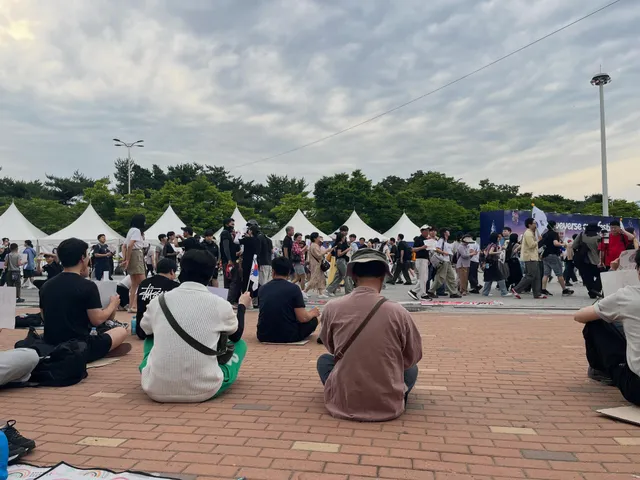 3-4시보다 2층 사람 많이 빠졌습니다ㅠㅠㅠ
되도록 2층으로 와주세요!!