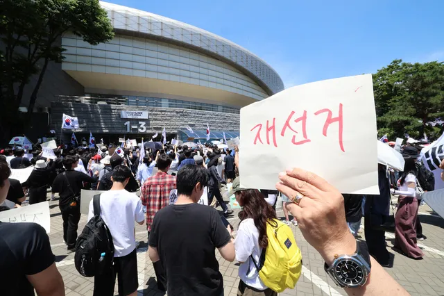 무능한 대의제의 공백, 무엇으로 채울까

‘상식의 광장’에서 ‘극우의 광장’으로 변질된 잠실… 포퓰리즘 아닌 ‘정치적 효능감’의 경로 찾아야
