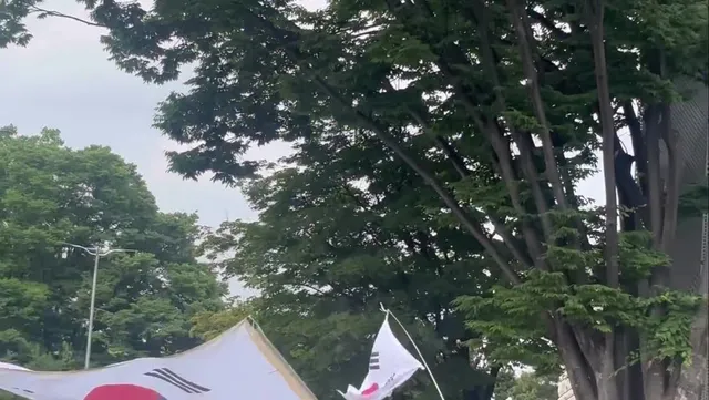 태극기 모자 쓰시고 성조기 있는 티 입으신 남자분
계속 태극기 들고 올림픽공원 런닝 뛰시는데
진짜 존경합니다🙌
대단하세요..!!! 

✨모르는
