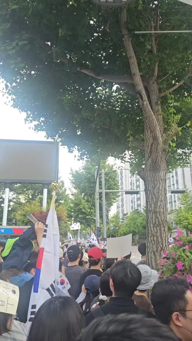 부산선관위 앞 사람 점점 많아지는중!